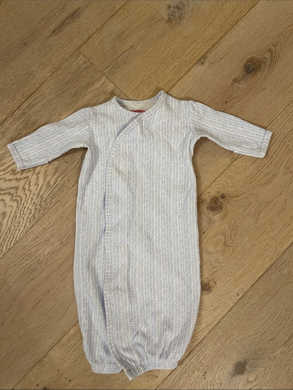 Magnetic Me White and Light Blue Chevron-Print Baby Gown Size NB-3M